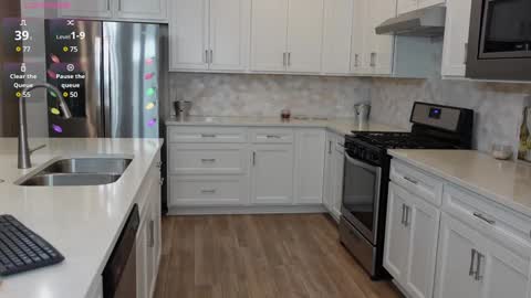 Mikaylah online show from December 10, 4:17 pm