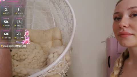 mila_bananaa online show from April 11, 12:15 am