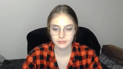 mila_keyy online show from February 3, 9:30 pm