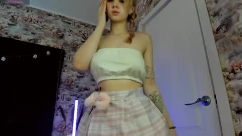 Snapshot of mila_kinor chatting on March 3, 5:53 am mila_kinor online show from March 3, 5:53 am