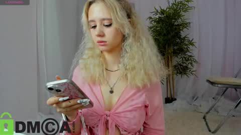 Snapshot of mila_kinor chatting on September 27, 12:41 am mila_kinor online show from September 27, 12:41 am