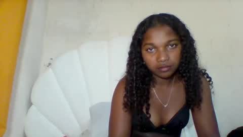 mila_lunah online show from May 17, 4:27 pm