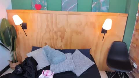 Mila and samy online show from October 27, 12:05 pm