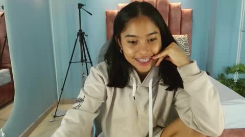 milaa_star online show from February 12, 4:16 am