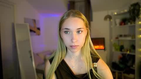 MilaBunny1 online show from January 15, 2:15 pm