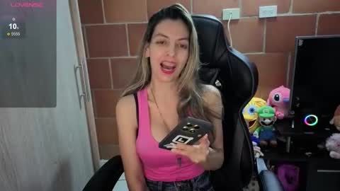 Snapshot of milacoxx8819 chatting on October 17, 12:25 am milacoxx8819 online show from October 17, 12:25 am