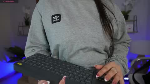 milacrave online show from December 2, 11:52 am