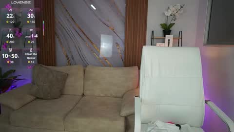 Snapshot of milacrave chatting on October 7, 11:39 am milacrave online show from October 7, 11:39 am