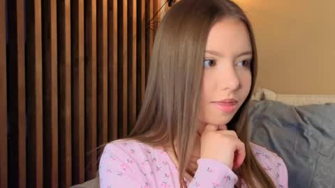 Mila online show from April 15, 3:15 pm