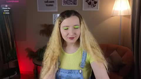 Snapshot of milana__key chatting on October 7, 9:22 pm Milana online show from October 7, 9:22 pm