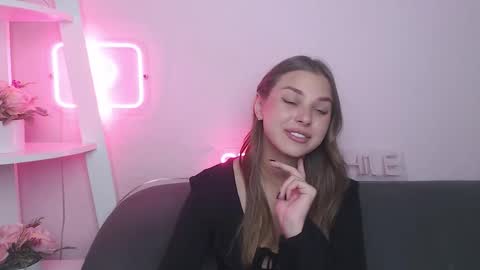 milanaangelas online show from September 15, 12:50 pm