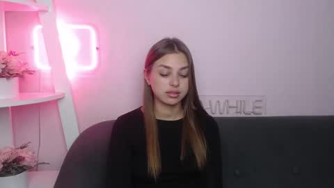 milanaangelas online show from October 14, 8:45 pm