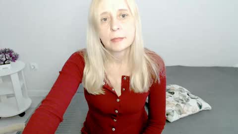 Snapshot of milanav chatting on March 6, 9:25 am Milena online show from March 6, 9:25 am