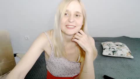 Snapshot of milanav chatting on February 14, 8:31 am Milena online show from February 14, 8:31 am