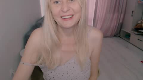 Snapshot of milanav chatting on October 5, 5:49 am Milena online show from October 5, 5:49 am