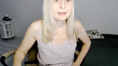 Snapshot of milanav chatting on February 4, 8:02 am Milena online show from February 4, 8:02 am