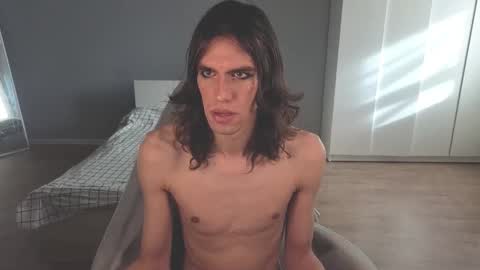 Snapshot of milaslovv chatting on October 15, 8:15 am Mila online show from October 15, 8:15 am