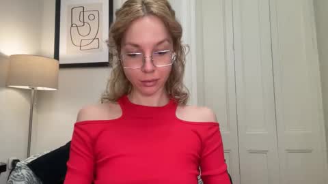 Mila online show from November 17, 3:58 pm