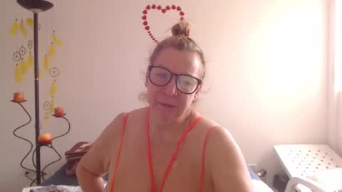 Snapshot of milchanell chatting on March 3, 3:43 pm milchanell online show from March 3, 3:43 pm
