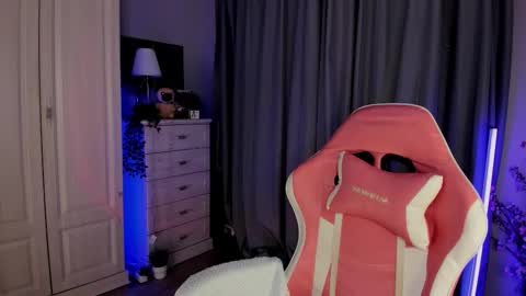 Mia online show from November 11, 3:42 am