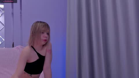 Snapshot of milena_brilliant chatting on October 7, 9:16 am Milena online show from October 7, 9:16 am