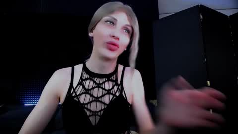 Snapshot of milena_hardy chatting on October 17, 5:00 am Milena Hardy online show from October 17, 5:00 am