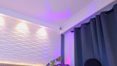Snapshot of milena_lawson chatting on September 12, 1:35 pm milena_lawson online show from September 12, 1:35 pm