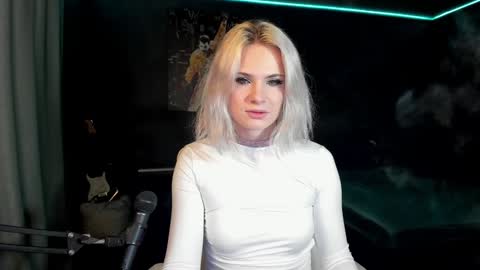 Snapshot of milena_marshmallows chatting on January 13, 12:30 am Milena online show from January 13, 12:30 am