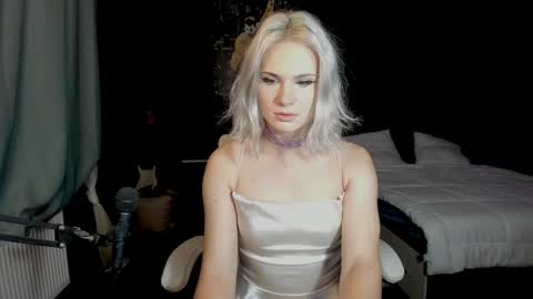 Snapshot of milena_marshmallows chatting on December 8, 6:28 pm Milena online show from December 8, 6:28 pm