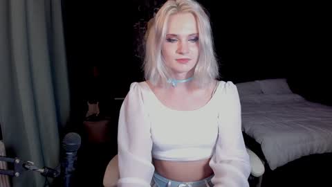 Snapshot of milena_marshmallows chatting on December 7, 5:21 am Milena online show from December 7, 5:21 am