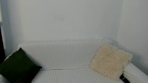 milenakeeks online show from April 19, 1:28 am