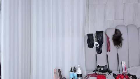 MILEY  online show from January 10, 4:40 am