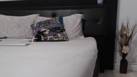 Snapshot of milfbiglips38 chatting on September 27, 8:34 am milfa online show from September 27, 8:34 am