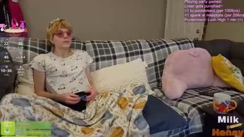 MilkandHoney online show from December 14, 9:10 pm