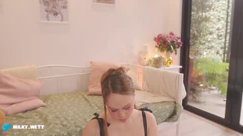 milky_0 online show from April 24, 7:49 pm