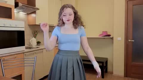 milky_basement online show from November 5, 7:21 am