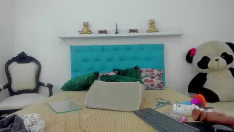 Snapshot of milky_emma chatting on March 12, 4:35 pm milky_emma online show from March 12, 4:35 pm