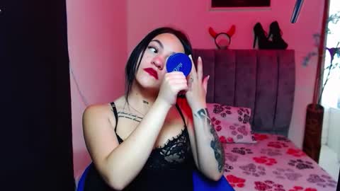 Snapshot of millacounisslosexanal chatting on October 2, 3:22 pm Violeta online show from October 2, 3:22 pm