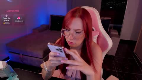 Monkey D Maddie online show from November 4, 12:01 am