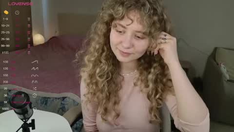 milounee online show from April 2, 9:38 am