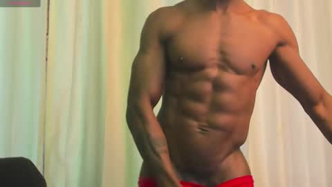 Snapshot of miltonn_jakee chatting on February 13, 9:17 pm Miltonn online show from February 13, 9:17 pm