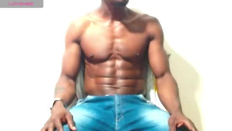 Snapshot of miltonn_jakee chatting on March 12, 1:47 am Miltonn online show from March 12, 1:47 am