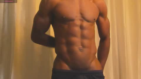 Snapshot of miltonn_jakee chatting on February 20, 1:36 am Miltonn online show from February 20, 1:36 am