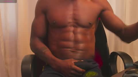 Snapshot of miltonn_jakee chatting on February 27, 9:14 pm Miltonn online show from February 27, 9:14 pm