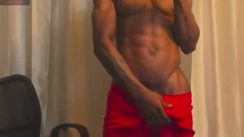 Snapshot of miltonn_jakee chatting on February 18, 11:19 pm Miltonn online show from February 18, 11:19 pm
