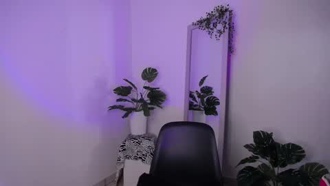 Mily Ortiz online show from March 4, 6:05 pm