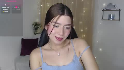 Snapshot of mily_thomson_b chatting on January 29, 3:44 am Mily online show from January 29, 3:44 am