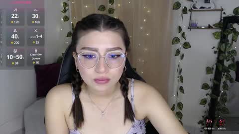 Snapshot of mily_thomson_b chatting on March 3, 11:35 pm Mily online show from March 3, 11:35 pm