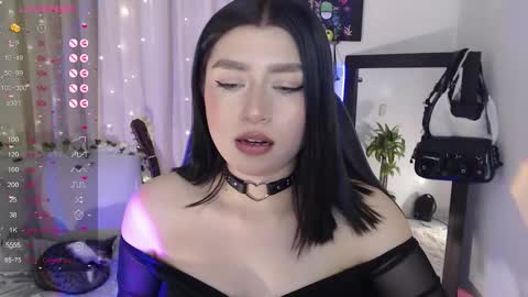 Snapshot of mily_thomson_b chatting on October 18, 10:03 pm Mily online show from October 18, 10:03 pm