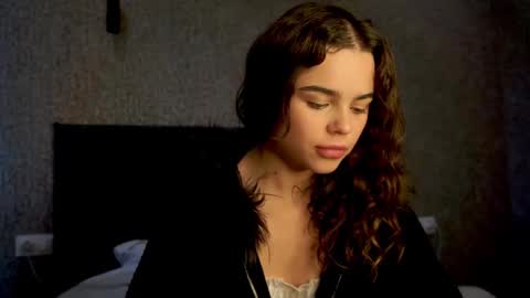 Snapshot of milycclars chatting on September 25, 12:56 pm Linda online show from September 25, 12:56 pm
